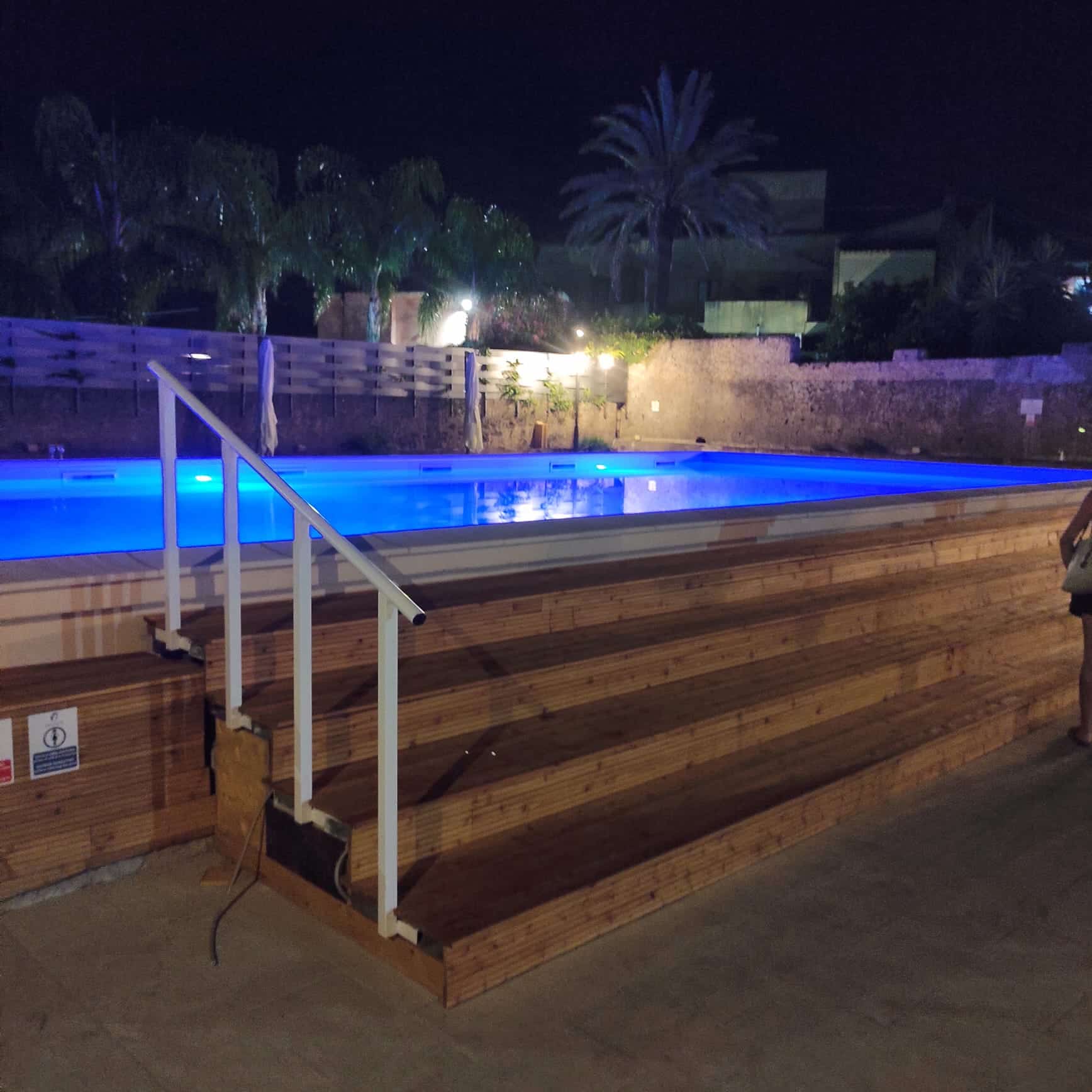 Piscina con solarium attrezzato del B&B Diana'S a Fiumefreddo di Sicilia, vicino Etna e Taormina - foto 1