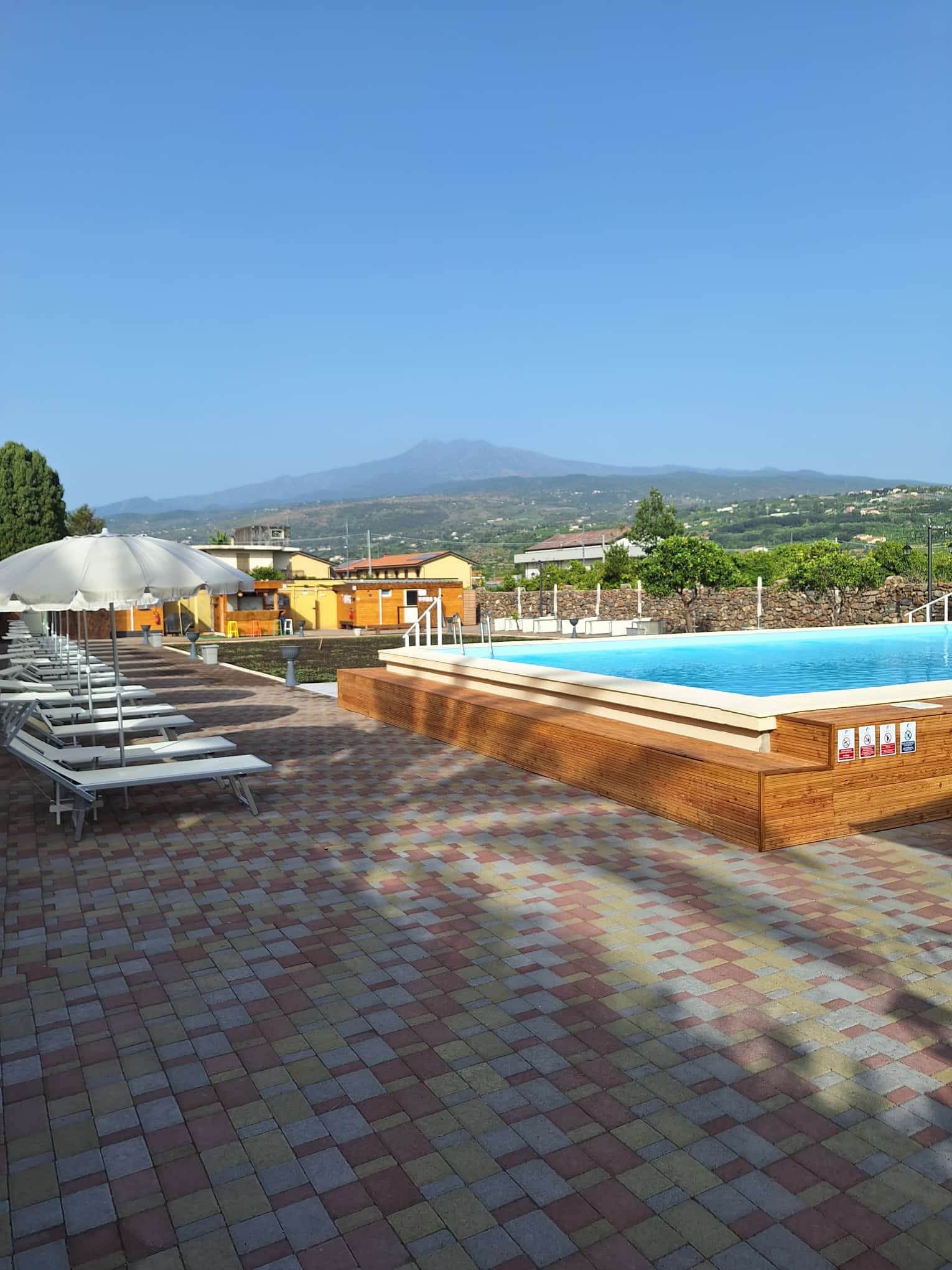Piscina con solarium attrezzato del B&B Diana'S a Fiumefreddo di Sicilia, vicino Etna e Taormina - foto 11