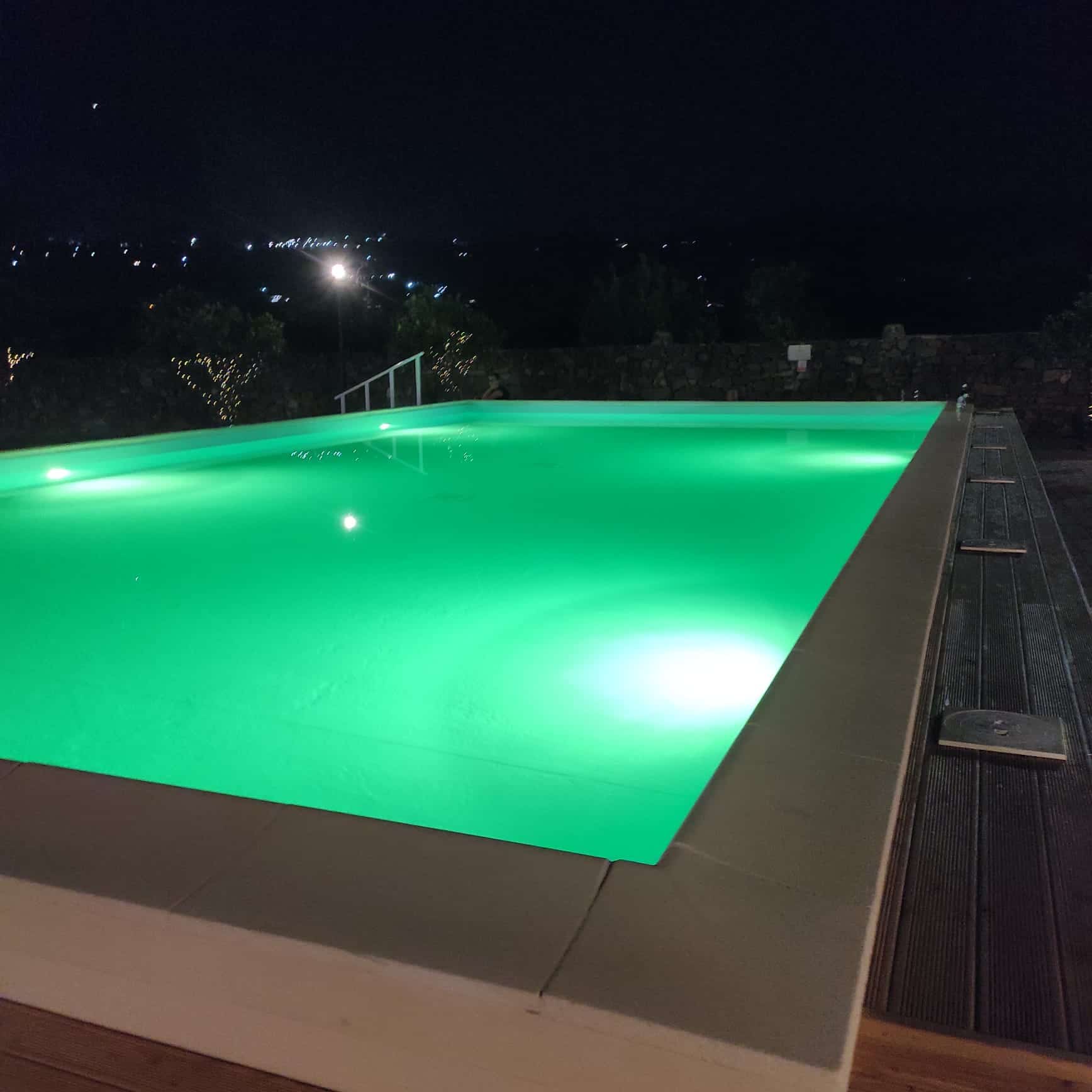 Piscina con solarium attrezzato del B&B Diana'S a Fiumefreddo di Sicilia, vicino Etna e Taormina - foto 4